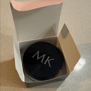 New in box Mary Kay Translucent Powder in Black and Pink Box